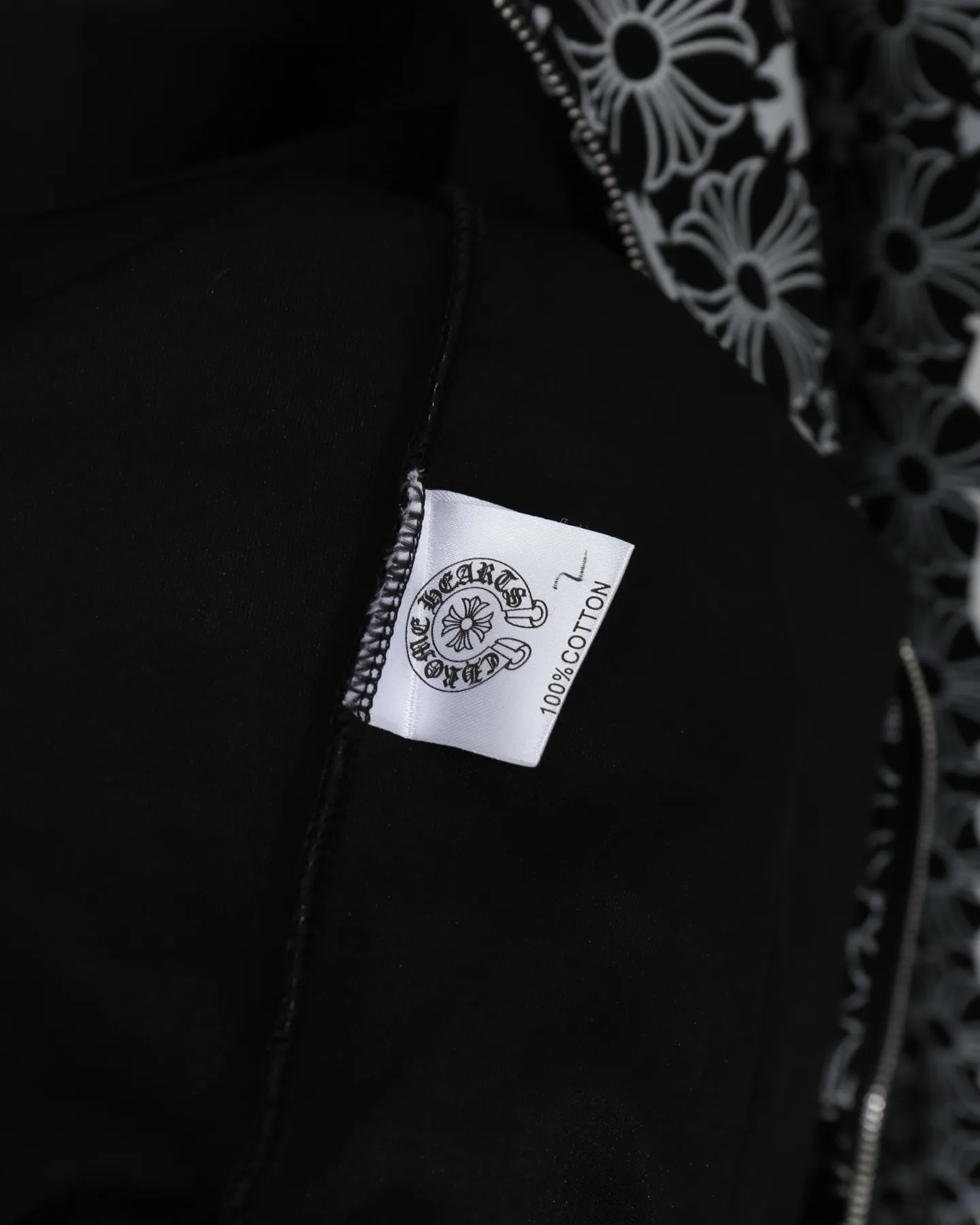 P310 Chrome Hearts/Chrome Hearts new full-print small cross cardigan jacket for men and women - High weight, high density and high quality. The wool is soft, delicate and skin-friendly. It feels soft and silky. It has excellent warmth and skin-friendly properties. - Customized weaving and dyeing, no color difference. No matter the fabric or workmanship details, it is better than the ordinary version on the market. - Hardware zipper accessories are all customized. Full of details. Size: S-XL